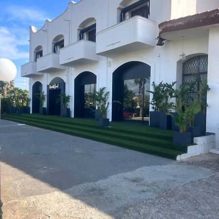 Casa con finestra che vede il mare Villa Fasano Esterno foto