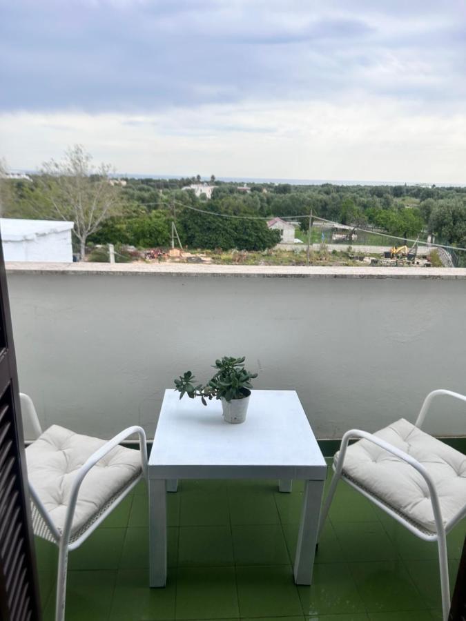 Casa con finestra che vede il mare Villa Fasano Esterno foto