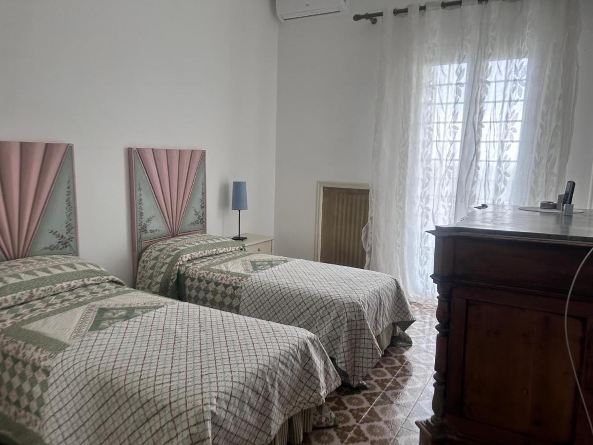 Casa con finestra che vede il mare Villa Fasano Esterno foto