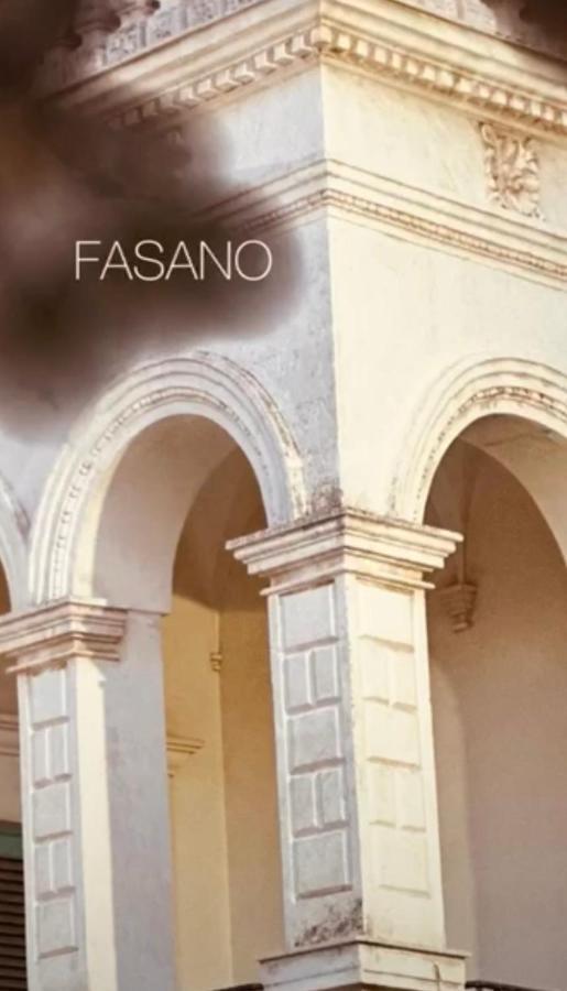 Casa con finestra che vede il mare Villa Fasano Esterno foto