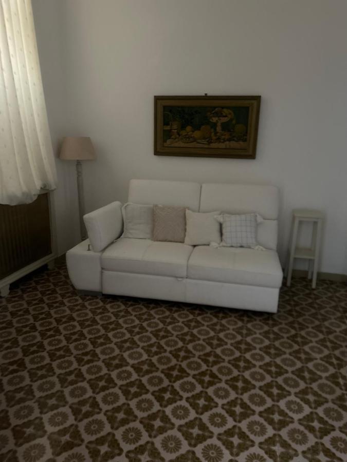Casa con finestra che vede il mare Villa Fasano Esterno foto